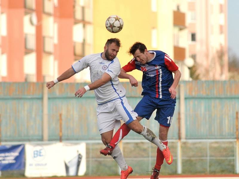 Fotbalisté přerovské Viktorie (v bílém) proti Blansku Petra Švancary.