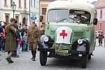 Kolona historických vozidel v Přerově, připomínající účast československých vojáků v bojích na konci války