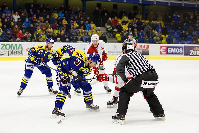 Hokejisté HC Zubr Přerov (v modrém) ve 3. čtvrtfinále WSM ligy proti pražské Slavii.