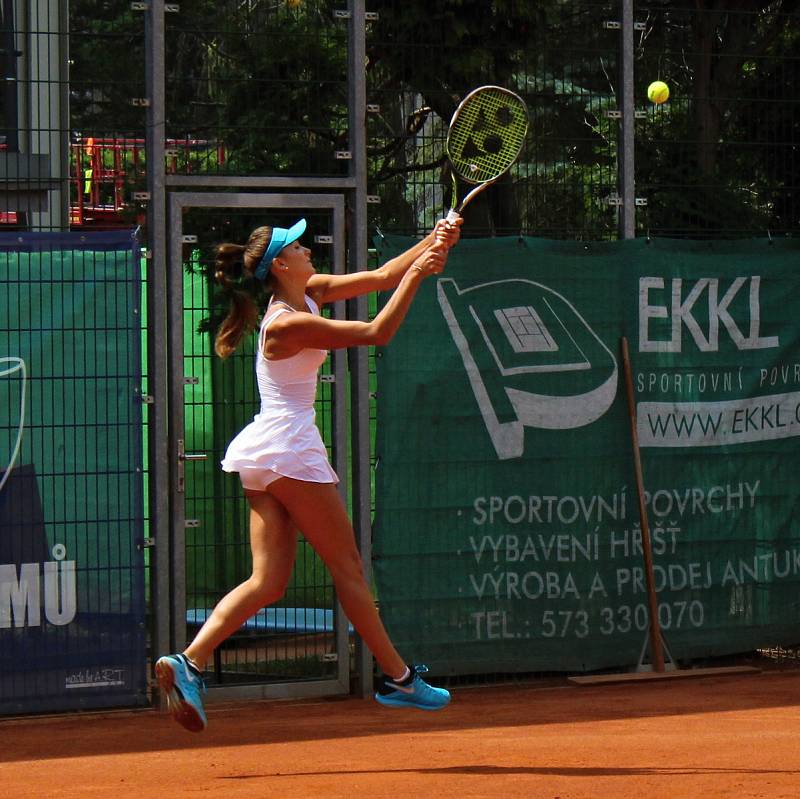 Tenisový Zubr Cup pokračoval semifinálovými zápasy singlu a finále deblu. Magdaléna Pantůčková