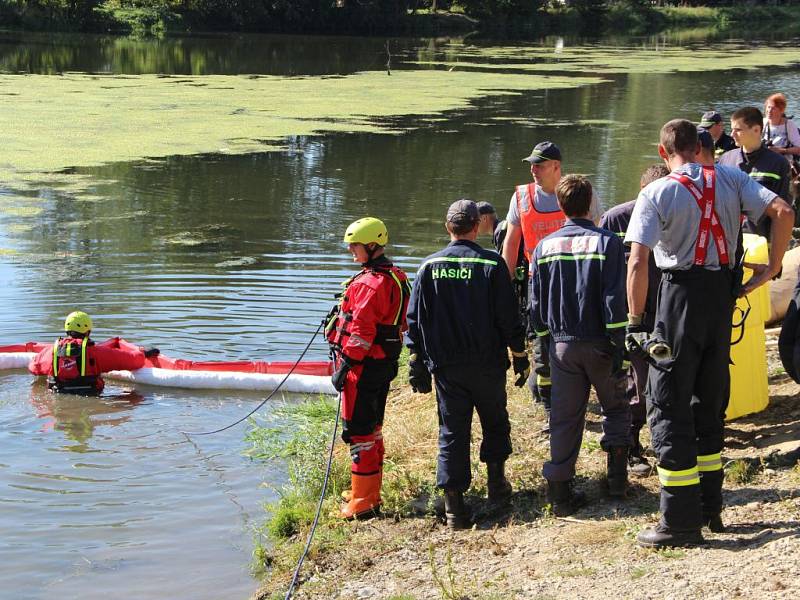 Cvičení složek integrovaného záchranného systému Bečva 2015 nad jezem Osek nad Bečvou