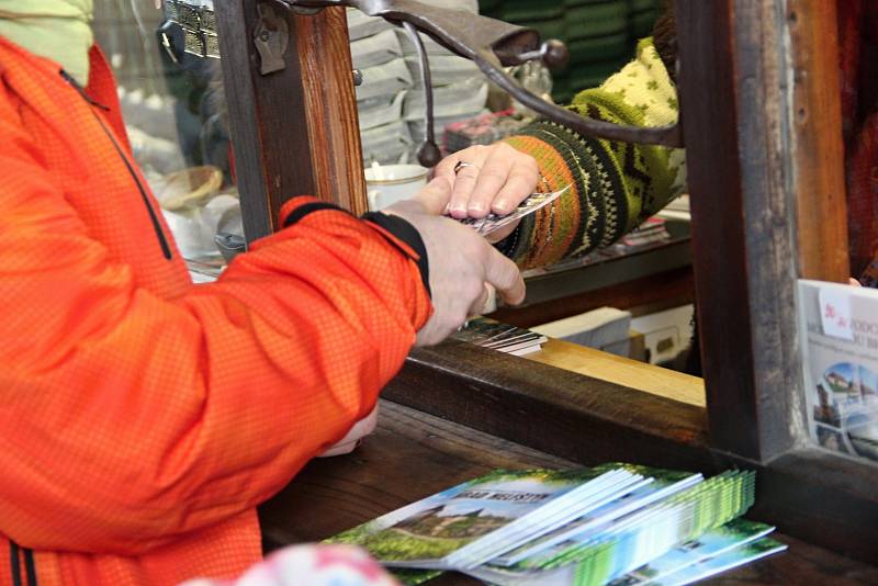 Jednačtyřicátý ročník tradičního zimního výstupu na Helfštýn