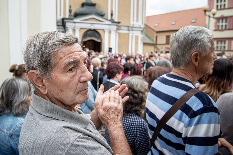 Pohřeb zpěváka Pavla Nováka v kostele sv. Vavřince v Přerově, 12. září 2022