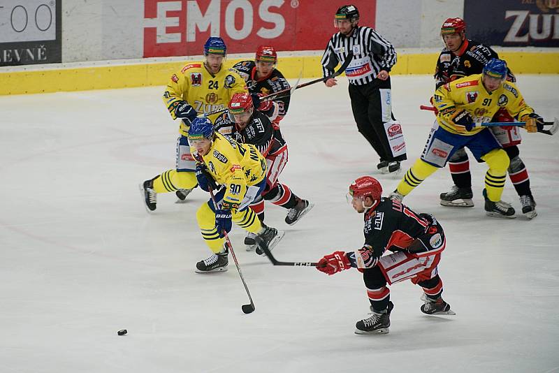 Hokejisté Přerova (ve žlutém) proti Prostějovu (4:2).