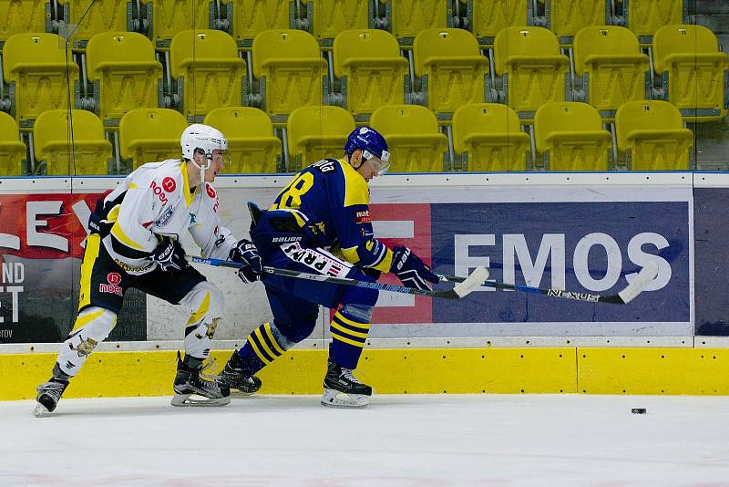 Hokejisté Přerova (v modrém) proti Kadani (2:1).