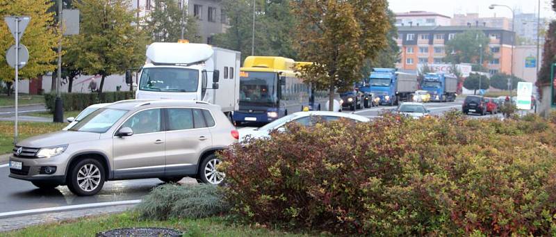 V Přerově v pondělí ráno kvůli uzavírkám zkolabovala doprava.