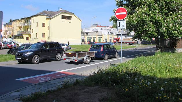 Dodržují řidiči jednosměrku ve Wurmově ulici?