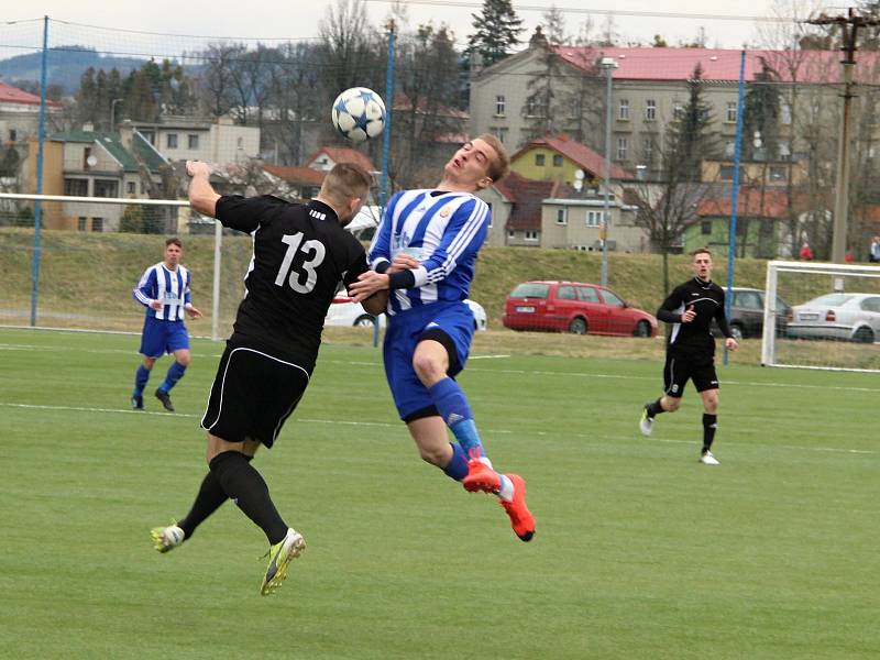 Fotbalisté SK Hranice (v pruhovaném) porazili Kozlovice 1:0.