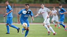 Fotbalisté Přerova (v modrém) v přátelském utkání s 1. HFK Olomouc