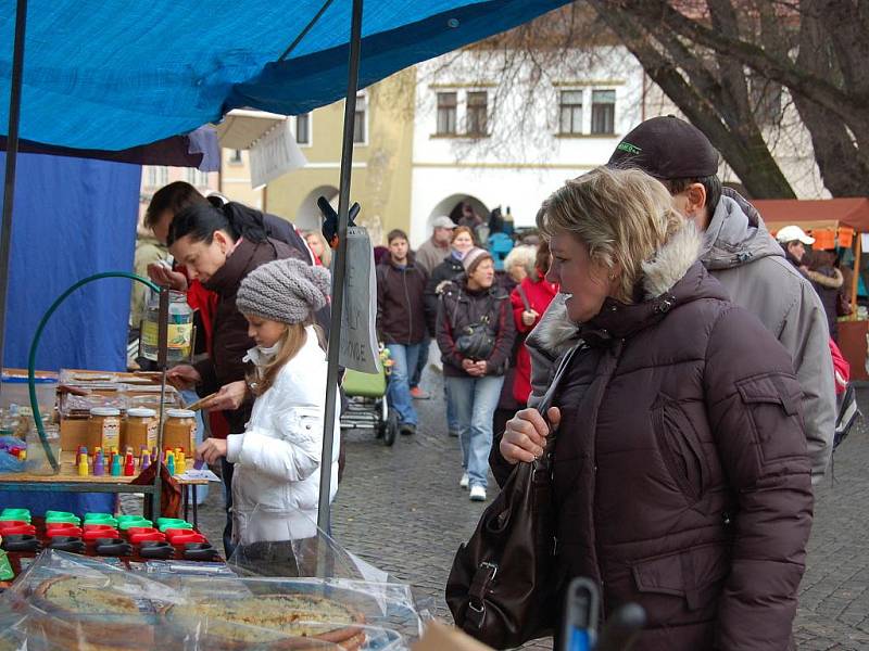 Městské trhy se v době před Vánocemi přesunuly z náměstí T. G. Masaryka v Přerově na Horní náměstí. Zájem lidí byl obrovský, v průběhu nedělního dopoledne se sem přišly podívat stovky lidí.