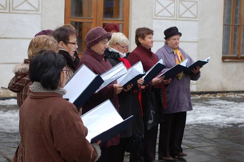 3. ročník Předvánočního dopoledne na nádvoří potštátského zámku.