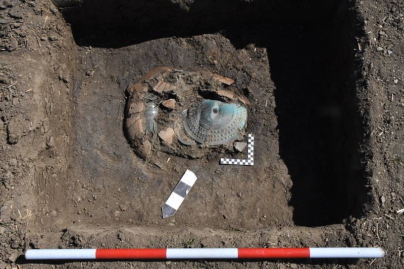 Archeologové našli na poli na Přerovsku vzácný depot z pozdní doby bronzové.