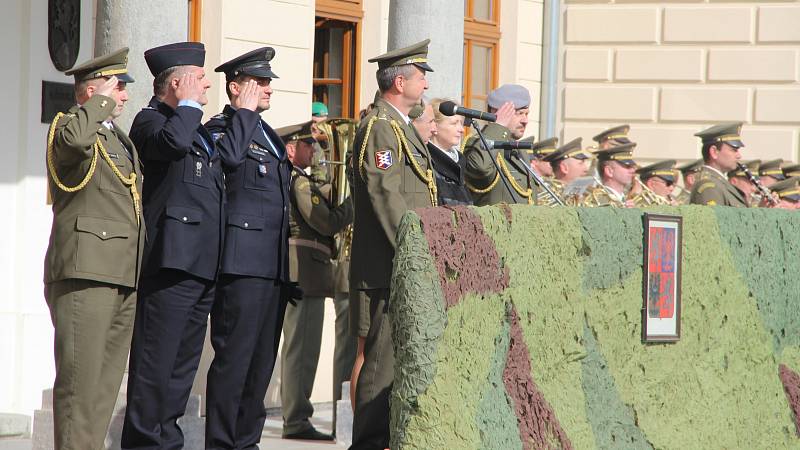 V Lipníku se uskutečnil tradiční nástup Armády a Policie ČR