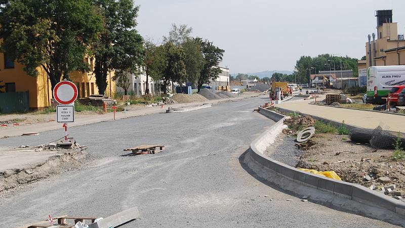 Polní ulice v Přerově - stavební práce na mimoúrovňovém křížení v Předmostí