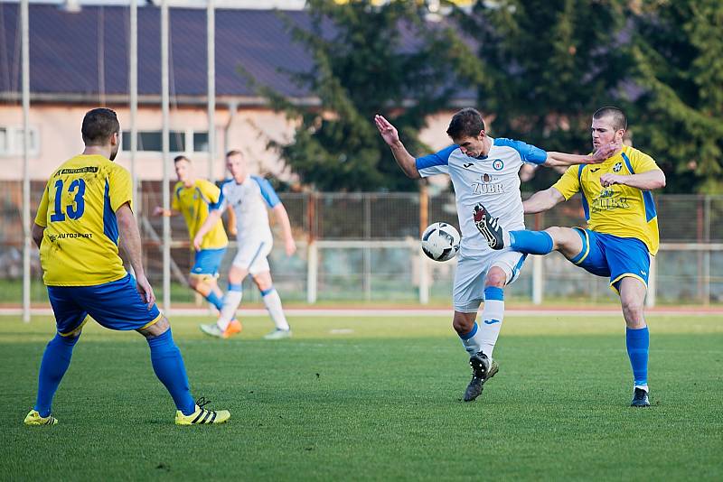 Fotbalové derby mezi domácím Přerovem a Kozlovicemi ovládla 2:1 Viktorka. Foto: Deník/Jan Pořízek