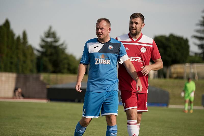 Fotbalisté Přerova (v modrém) v přípravném utkání s SK Lipová (3:4). David Chuda