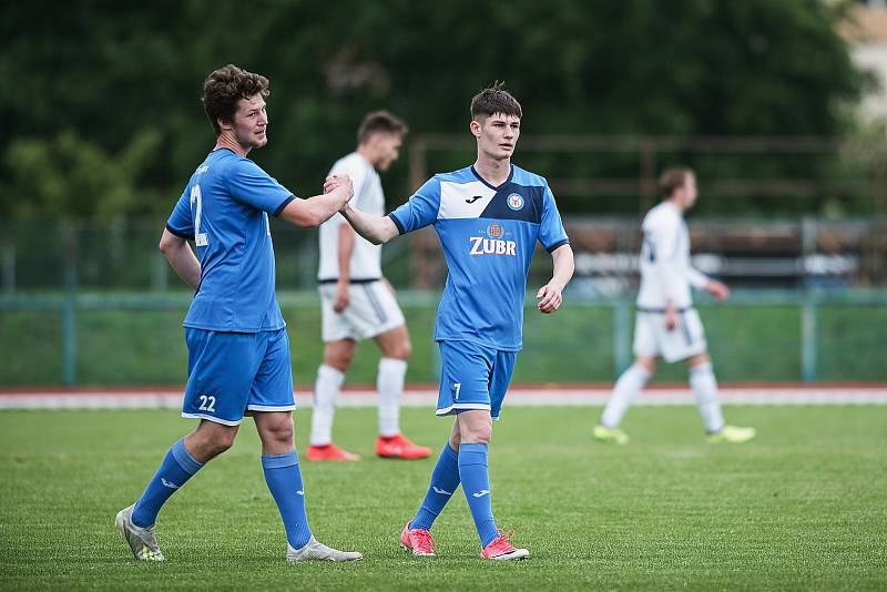 Fotbalisté Přerova (v modrém) v přátelském utkání s 1. HFK Olomouc