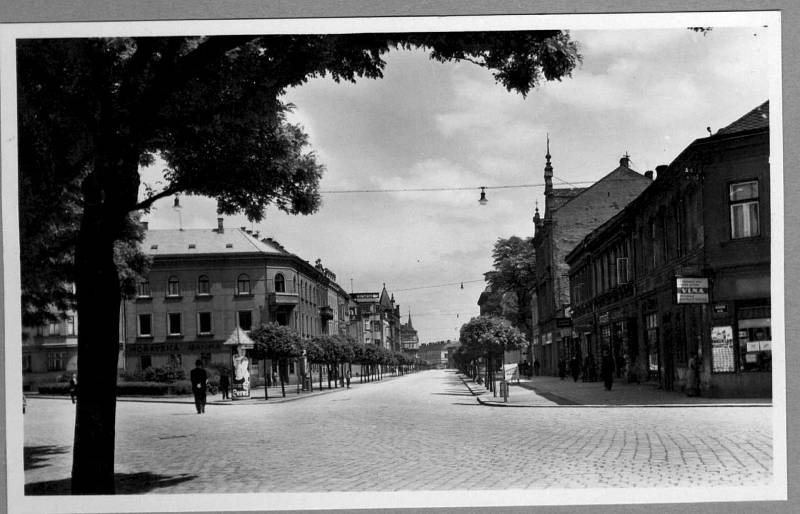 Tak vypadala křižovatka u Komenského ulice v Přerově v minulosti. (Vlevo ulice Čapky Drahlovského, rovně Komenského třída, vpravo Škodova ulice)