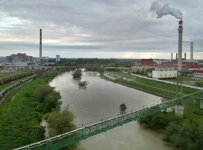 Rozvodněná Bečva v Přerově - 23. 5. 2019