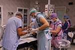 Unikátní operace dolních končetin malé Verunky v přerovské nemocnici