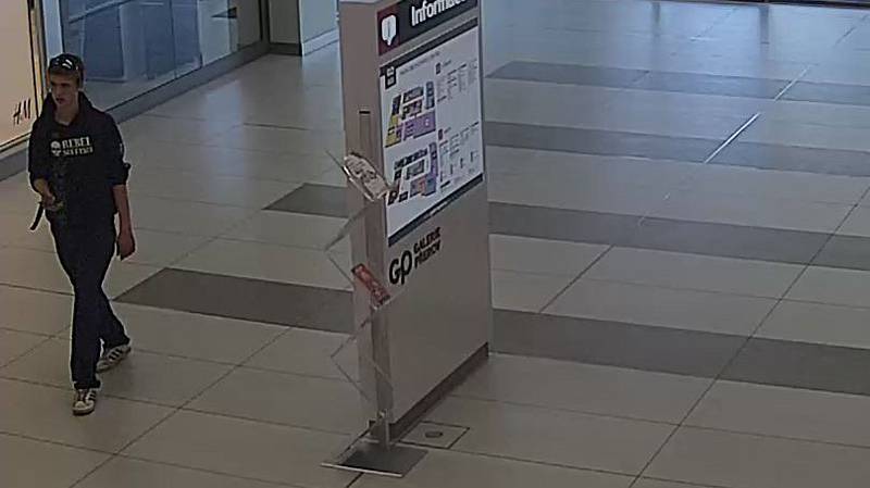 Policie hledá zloděje, který 1. května ukradl kolo před Galerií Přerov