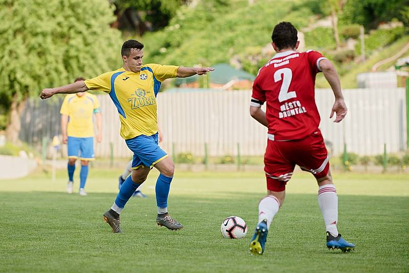 Fotbalisté FK Kozlovice (ve žlutém) doma proti Bruntálu