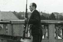 Zaměstnanec elektrárny Karel Brada na Tyršově mostě ve 13.30 hod. 1. 5. 1945