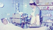 První fotografie z hemodialyzačního střediska přerovské nemocnice, které právě letos slaví čtyřicet let.