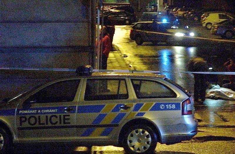 Bar Lumír v Komenského ulici v Přerově byl v pátek v noci v obležení policistů, kteří šetřili okolnosti tragické události. 