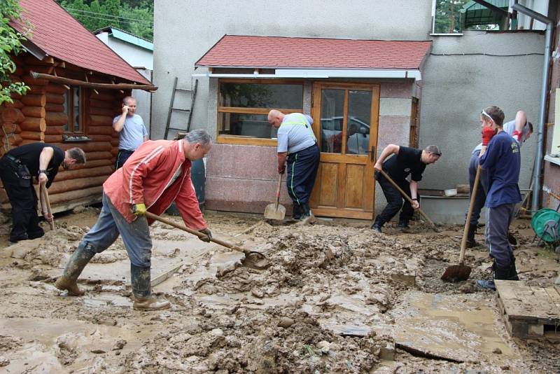 Následky přívalových dešťů v Žeravicích 