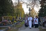 Dušičky v Přerově a bohoslužba u místa posledního odpočinku obětí masakru na Švédských šancích