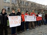 Studenti přerovského gymnázia Jana Blahoslava protestovali proti sloučení s pedagogickou školou.  
