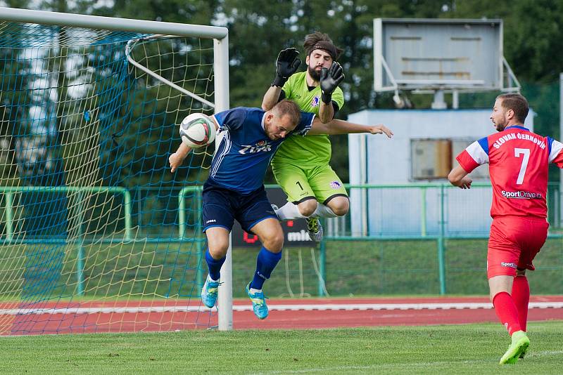 Fotbalisté 1. FC Viktorie Přerov (v modrém) proti Černovíru.