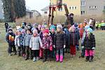 Dopisy Ježíškovi, které napsaly děti z mateřských škol v Přerově, odletěly ve středu z loučky parku Michalov horkovzdušným balonem.