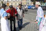 Studenti středních škol vyrazili do ulic v pestrých maskách a v rámci „posledního zvonění“.