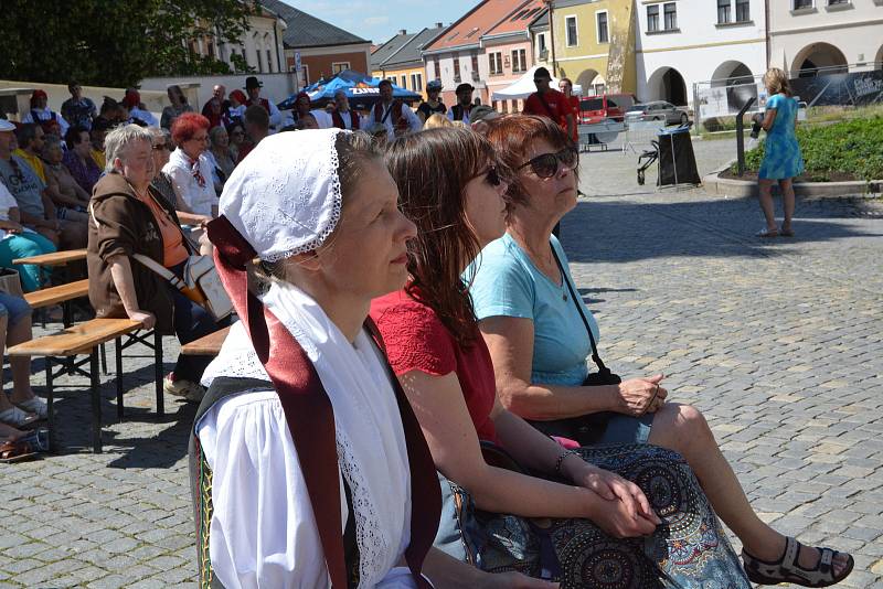 Folklorní festival v Přerově se vydařil. V hlavním programu na Horním náměstí se v sobotu odpoledne vystřídalo několik souborů, 11. 6. 2022