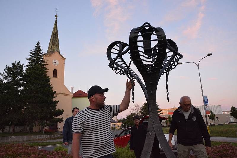 Plastika s názvem Sudičky zdobí rondel poblíž kostela sv. Michala na Šířavě v Přerově. Autorem je umělecký kovář Jiří Jurda ml.