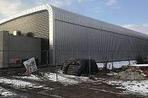 Stavba sportovní haly v Lipníku nad Bečvou na začátku března 2018