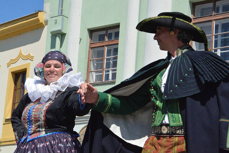 Folklorní festival v Přerově se vydařil. V hlavním programu na Horním náměstí se v sobotu odpoledne vystřídalo několik souborů, 11. 6. 2022