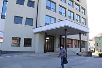 Rekonstruovaná budova bývalé zdravotnické školy na náměstí Přerovského povstání v Přerově, sloužit bude studentům Vyšší odborné zdravotnické školy v Přerově. 26. dubna 2021