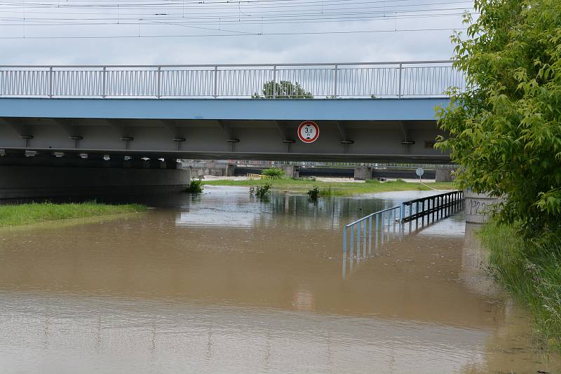 Řeka Bečva v Přerově ve čtvrtek 23.5.2019 ráno