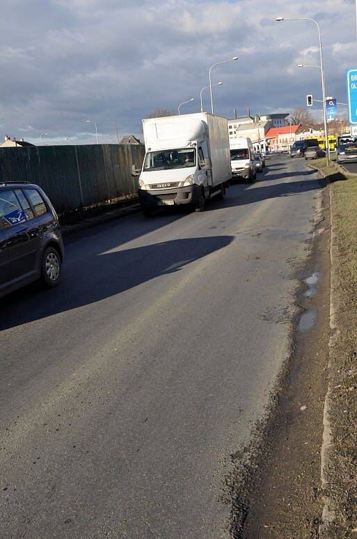 V dezolátním stavu je v Přerově celá řada krajských komunikací – mimo jiné i silnice mezi Mádrovým podjezdem a autobusovým nádražím v Tovární ulici