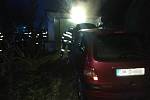 Požár přístavku na uskladnění sena u jednoho z domů v Lančíkových ulici v Přerově likvidovali v úterý po jedenácté hodině v noci hasiči.