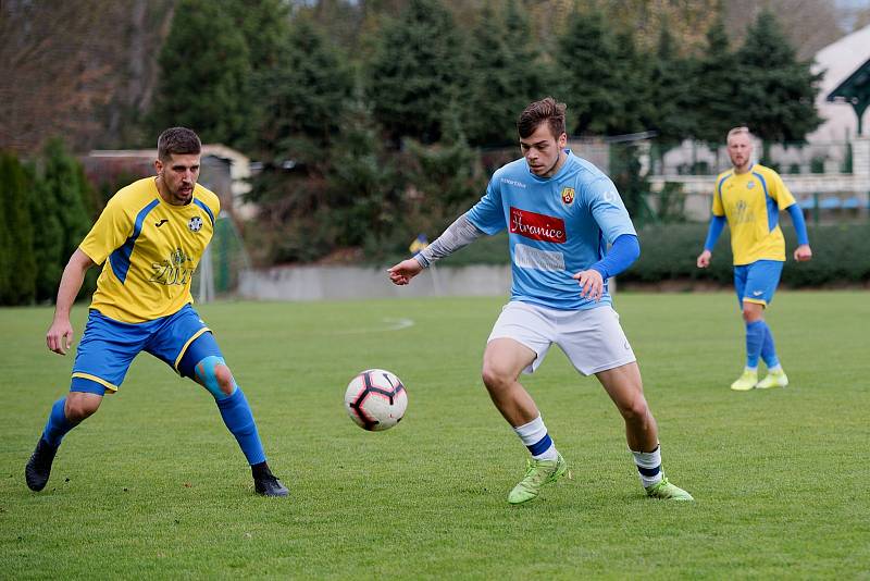 Fotbalisté Kozlovic doma remizovali s Hranicemi (v modrém) 1:1.