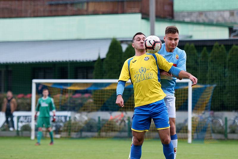 Fotbalisté Kozlovic doma remizovali s Hranicemi (v modrém) 1:1.