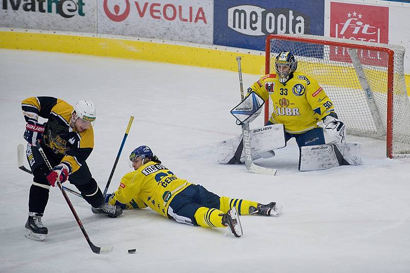 Hokejisté Přerova (ve žlutém) sestřelili Kadaň 8:2. Foto: Deník/Jan Pořízek