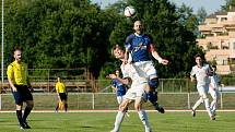 Fotbalisté Přerova (v modrém) proti rezervě 1. HFK Olomouc.