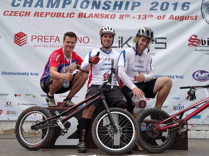 Zleva Adam Procházka, Pavel Procházka, Matěj Popelka. Přerovští biketrialisté na MS 2016 v Blansku.