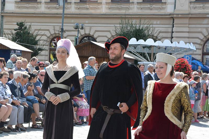 Ulicemi Přerova prošel v neděli historický průvod, který připomněl jeho povýšení na královské město. Třídenní Svatovavřinecké hody přilákaly na Masarykovo i Horní náměstí tisíce lidí