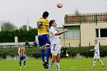 Fotbalisté Kozlovic (v pruhovaném) proti Šternberku (1:0).